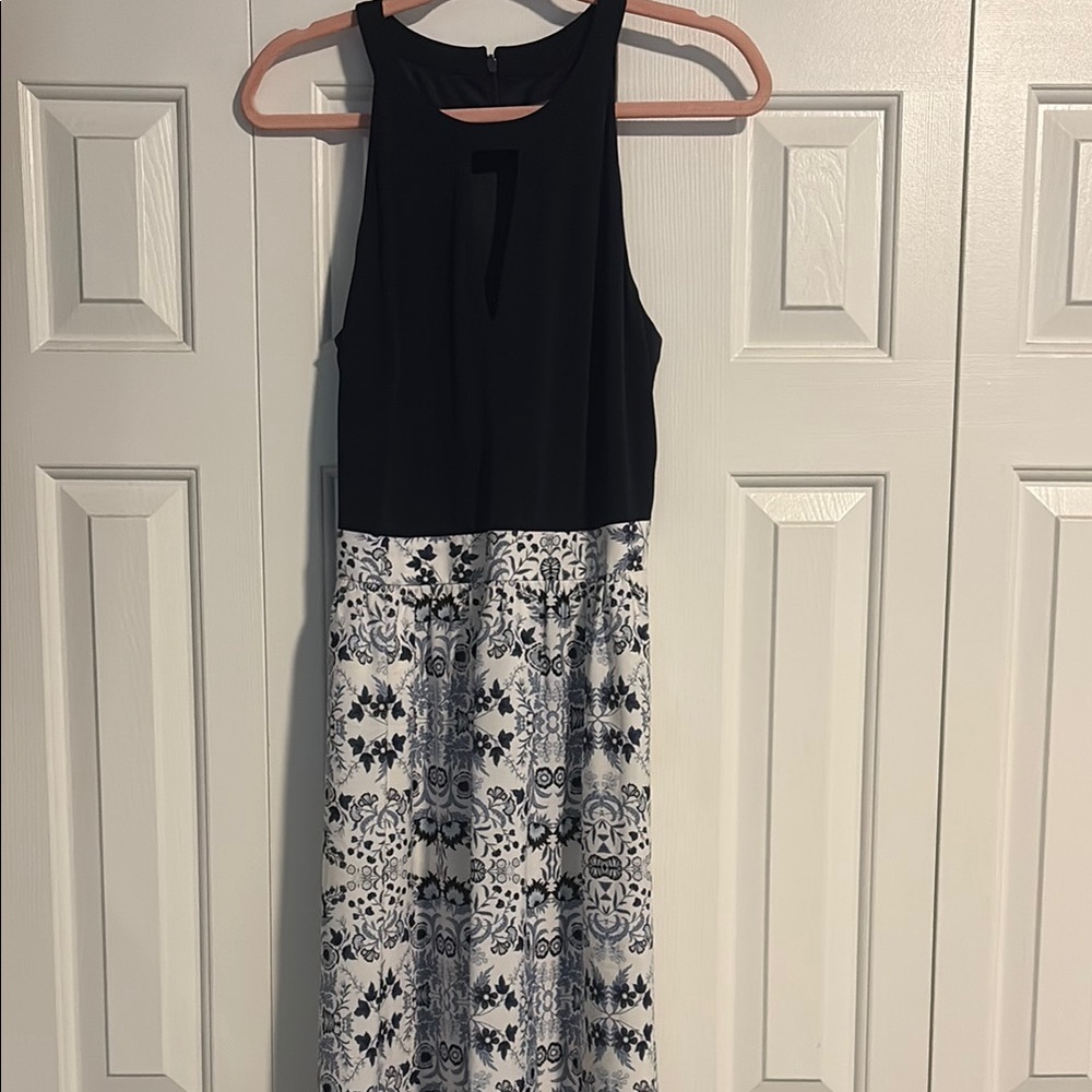Elegant Dark Blue and White Sleeveless Dress